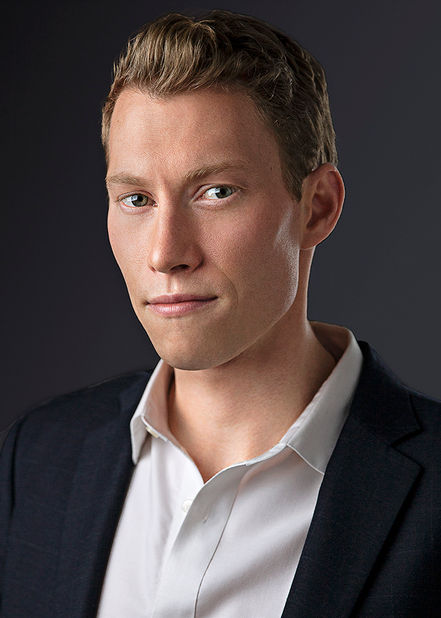 Headshot Brooklyn , headshots Brooklyn , business headshot , Linkedin headshot , Linkedin headshot nyc , Linkedin headshots nyc ,