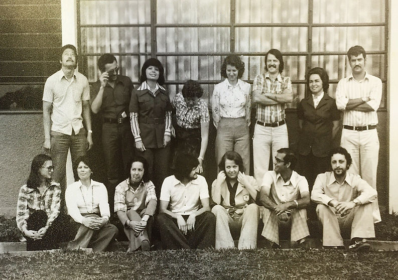 Professores da primeira turma de formandos - dezembro 1976