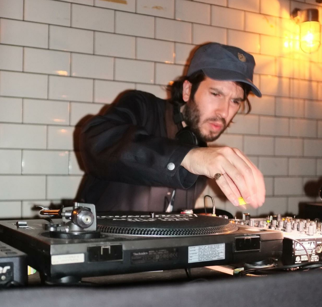 Writer: Jonny Mangas