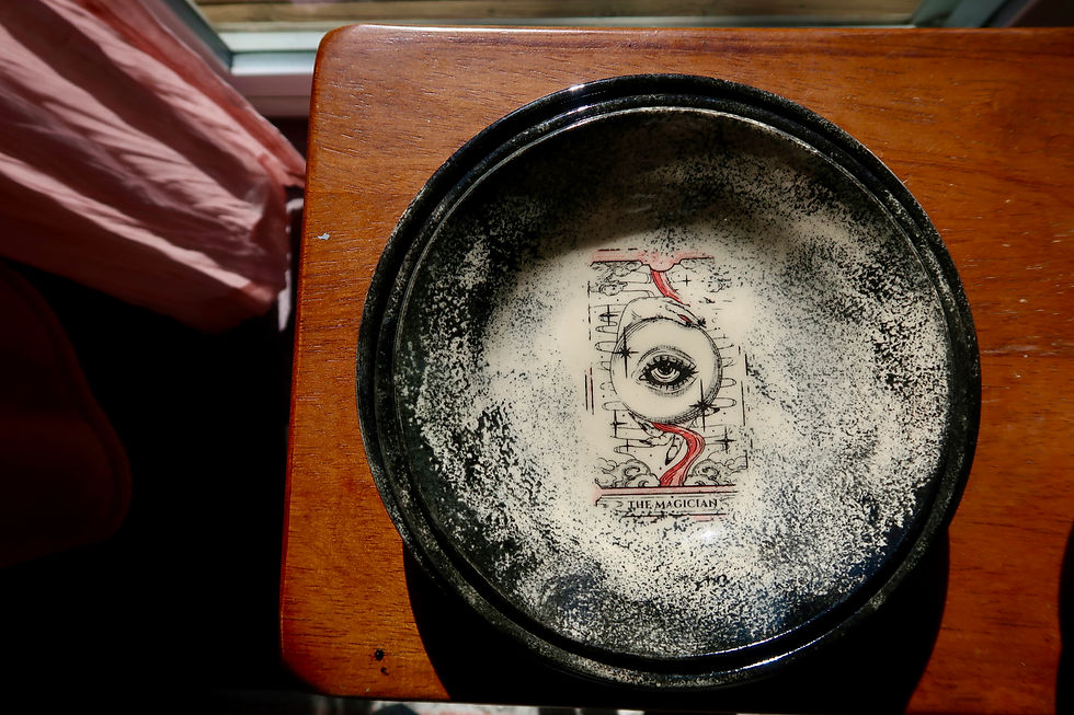 Thumbnail: Tarot Card Dish - The Magician 
