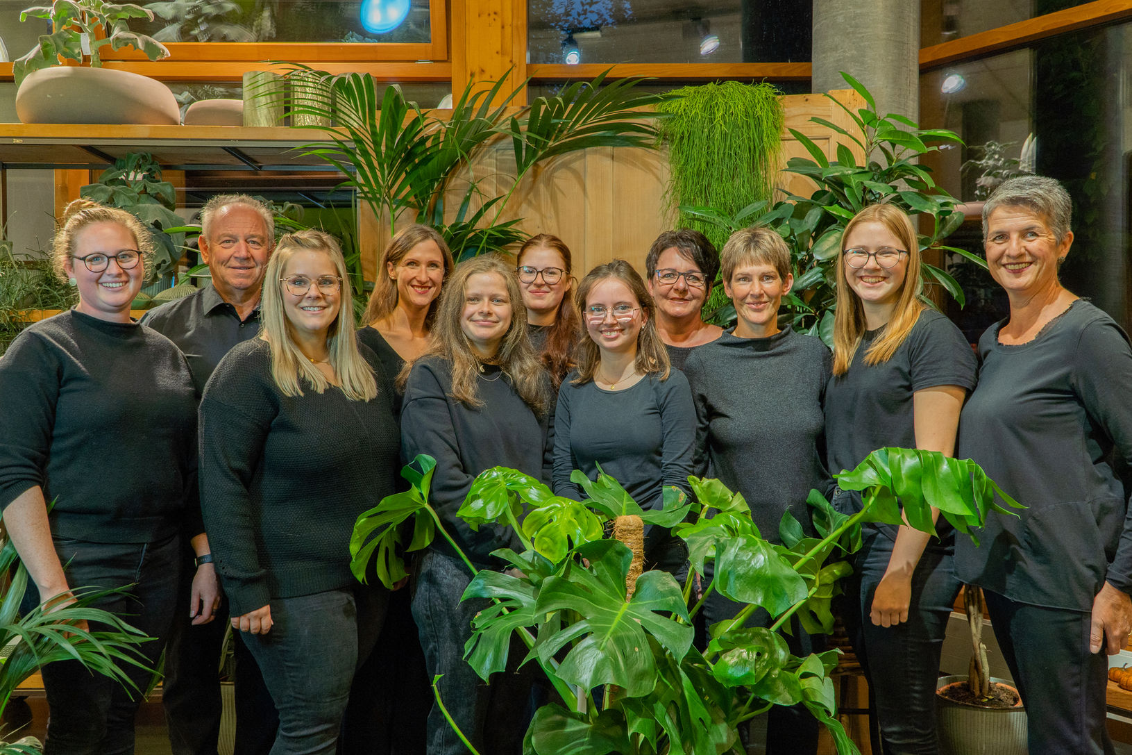Gruppenfotos_Aebis_Blumenparadies - HQ 1.jpg