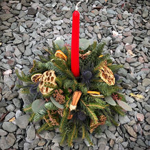 Single round candle arrangement (£25.00)