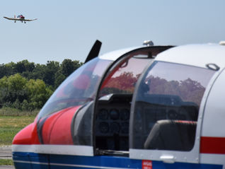 Becoming a Pilot -  1 / 3