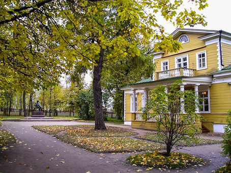 «И пальцы просятся к перу, перо к бумаге»