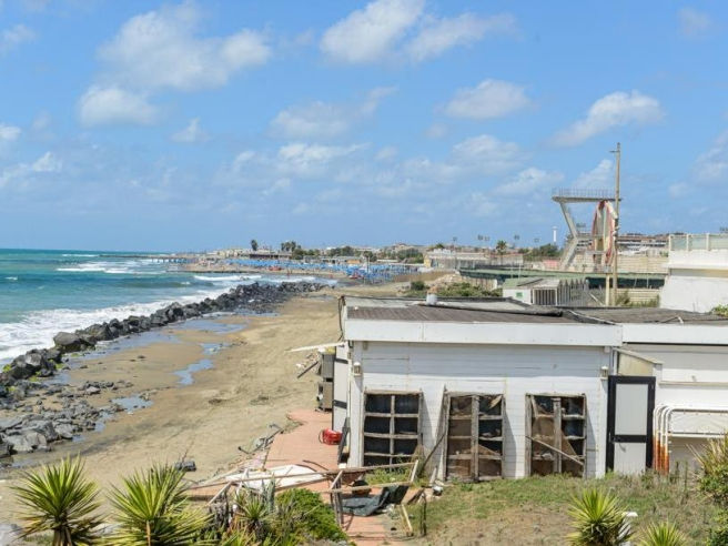 OSTIA, (LEGA): “SPIAGGE SENZA SERVIZI E STABILIMENTI CHIUSI. PRESENTATA INTERROGAZIONE: RISPOSTE SUBITO”