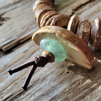 Close-up photograph of the islands To Highlands Rajang River Bracelet.