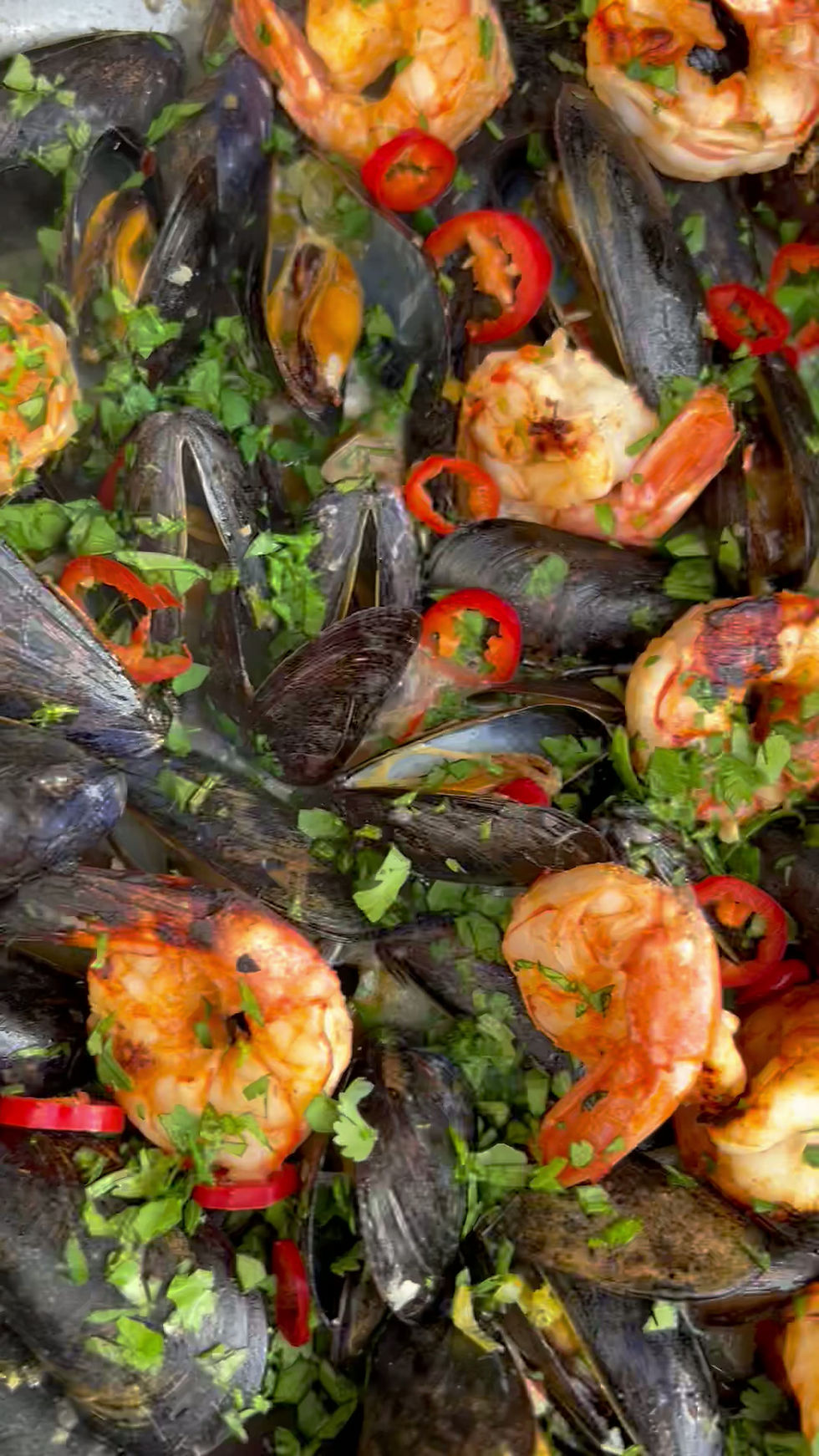 NanoBond - Zimmy - Thai Mussels - 14-inch Chefs Pan.MOV