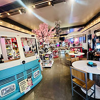 lightning_treats_and_sweets_interior.jpg