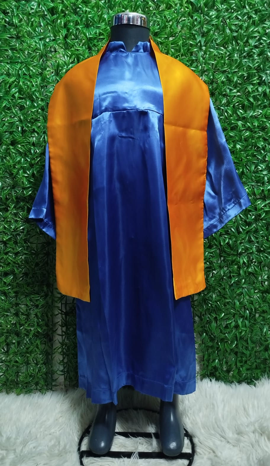 Toga negra con birrete
Talla 3