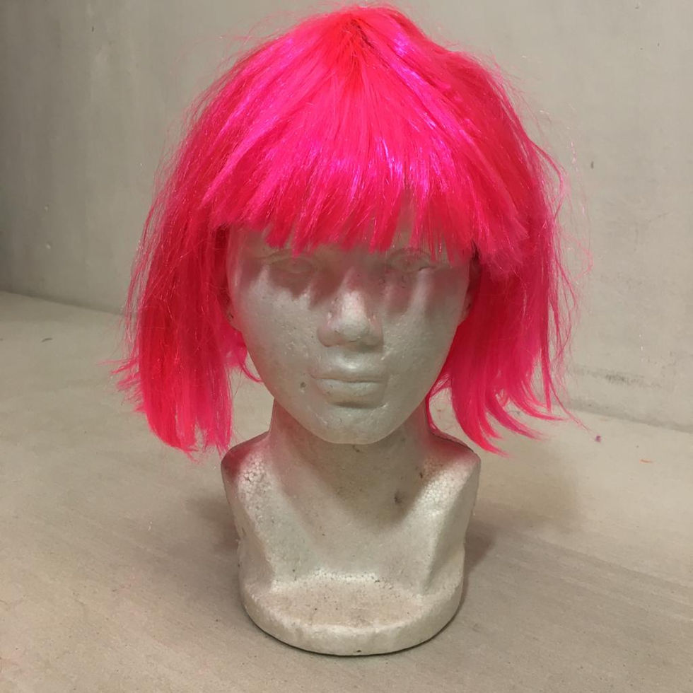 cabello corto rosa neón