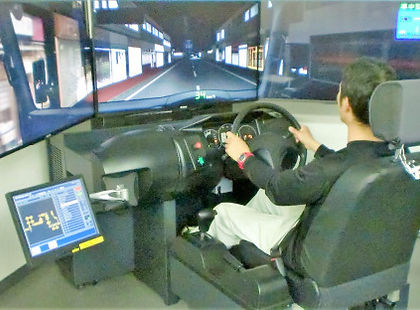 四輪運転シミュレーター