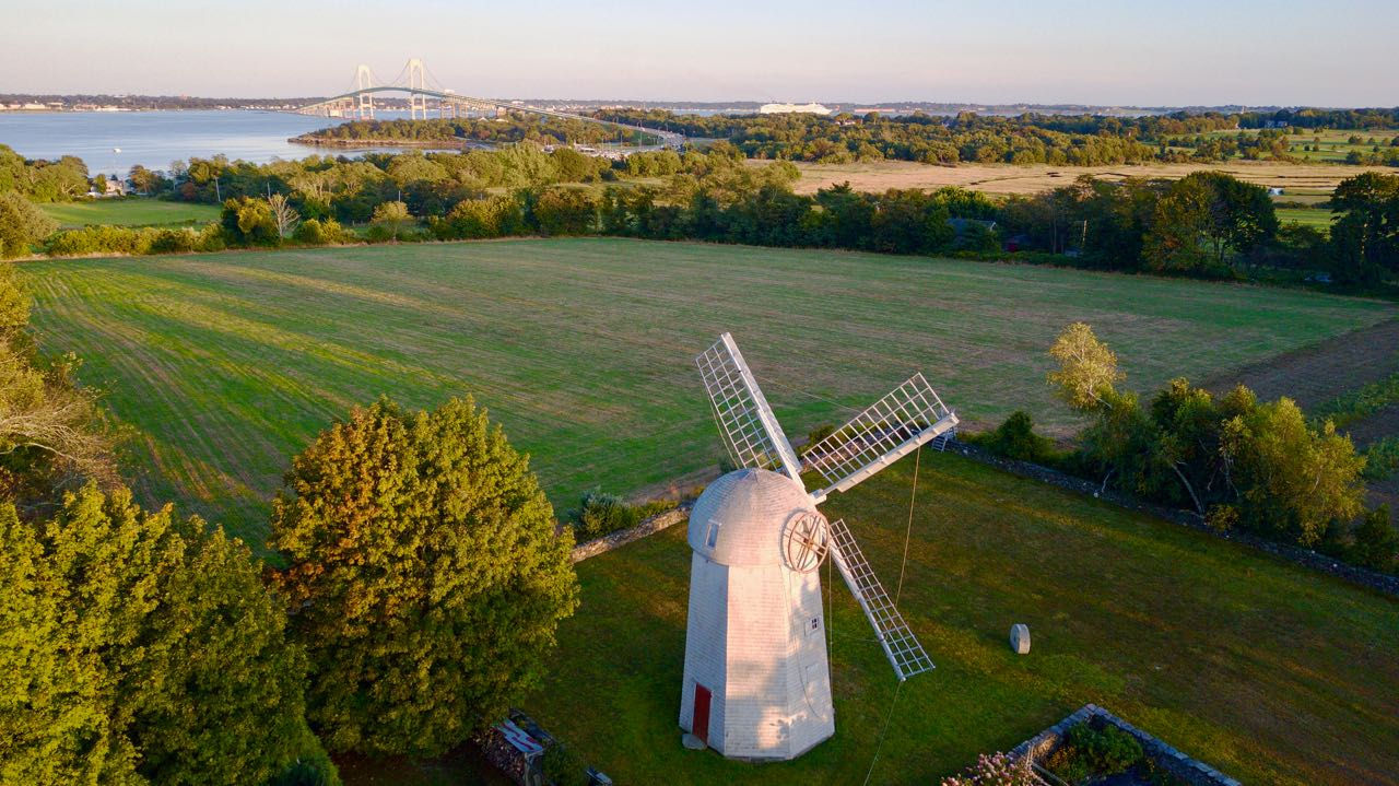 Jamestown Windmill in Jamestown, RI canvas size 18"x24"