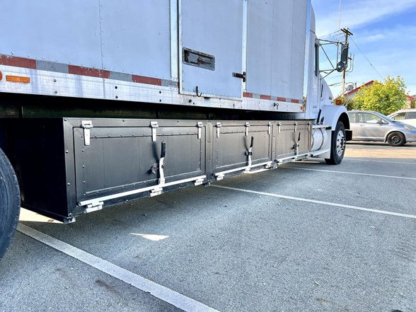 Thumbnail: 1997 Kenworth T800 Box Truck