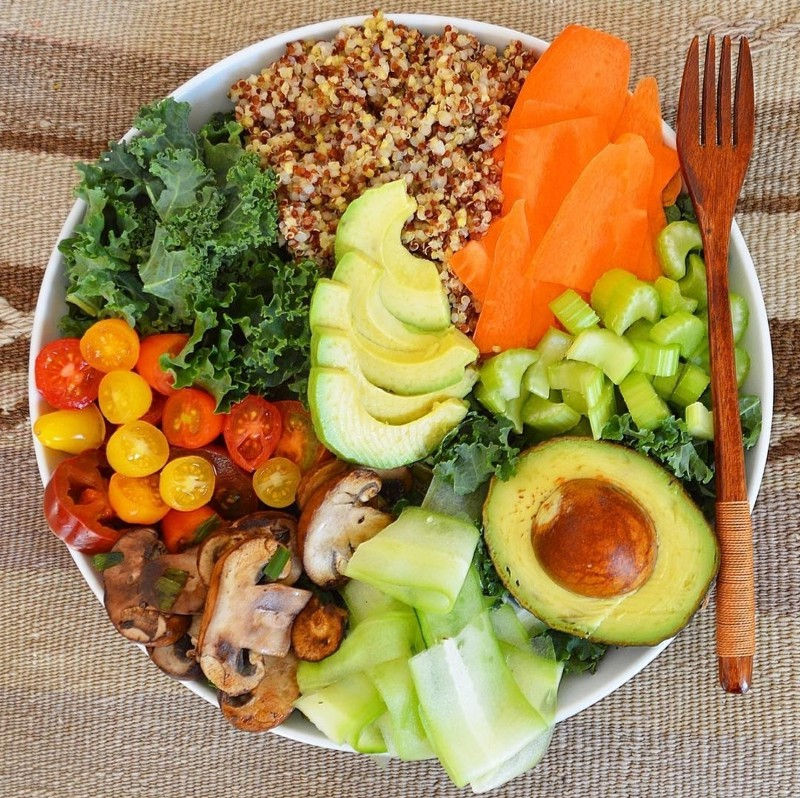 *(Foto do topo do post: https://www.instagram.com/elavegan)