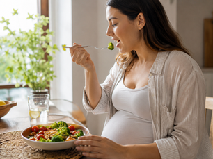 Mulher grávida seguindo uma alimentação vegetariana durante a gestação