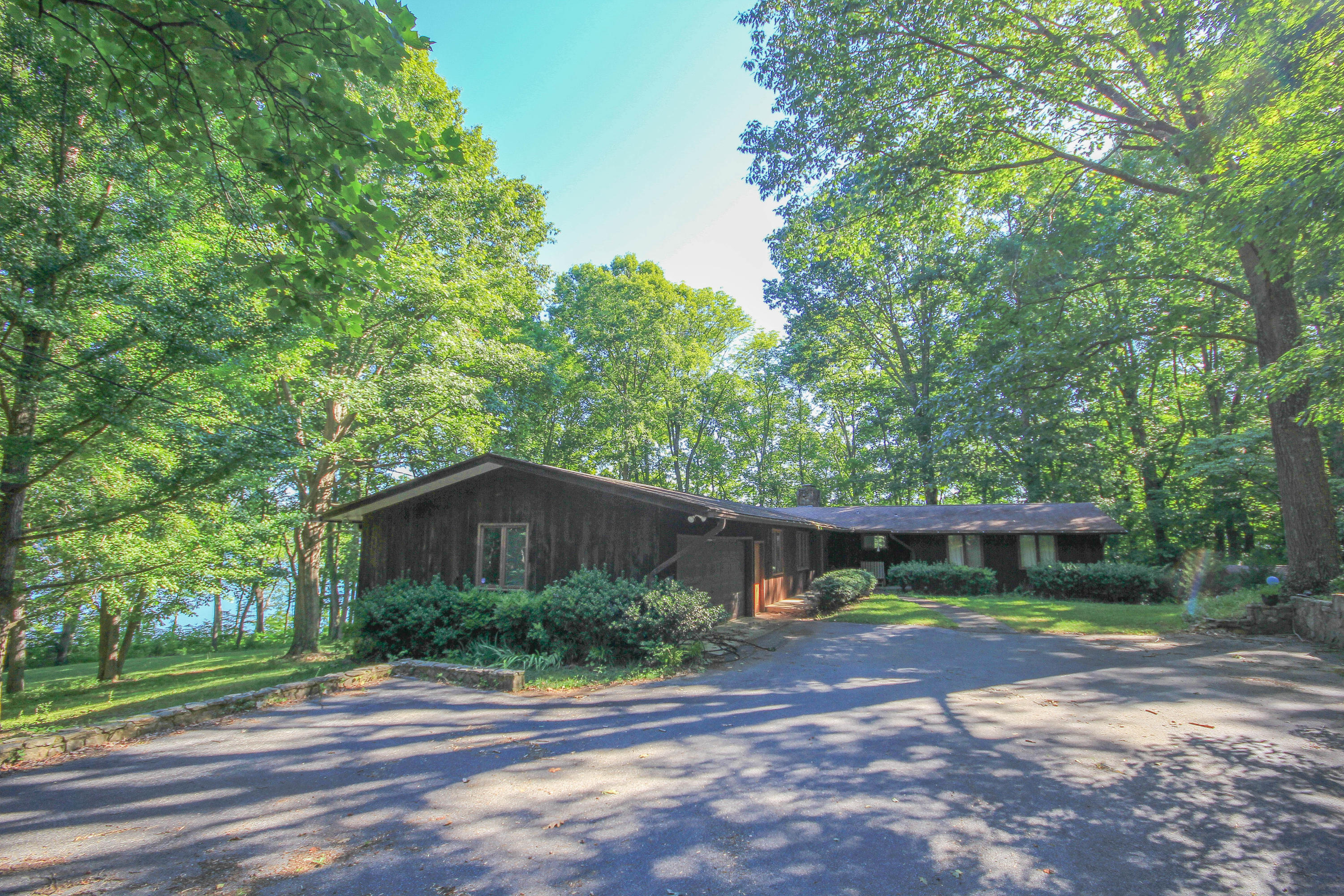 The Best Mid-Century Homes for Sale in East Tennessee | Honeycutt ... The Best Mid-Century Homes for Sale in East Tennessee | Honeycutt ...