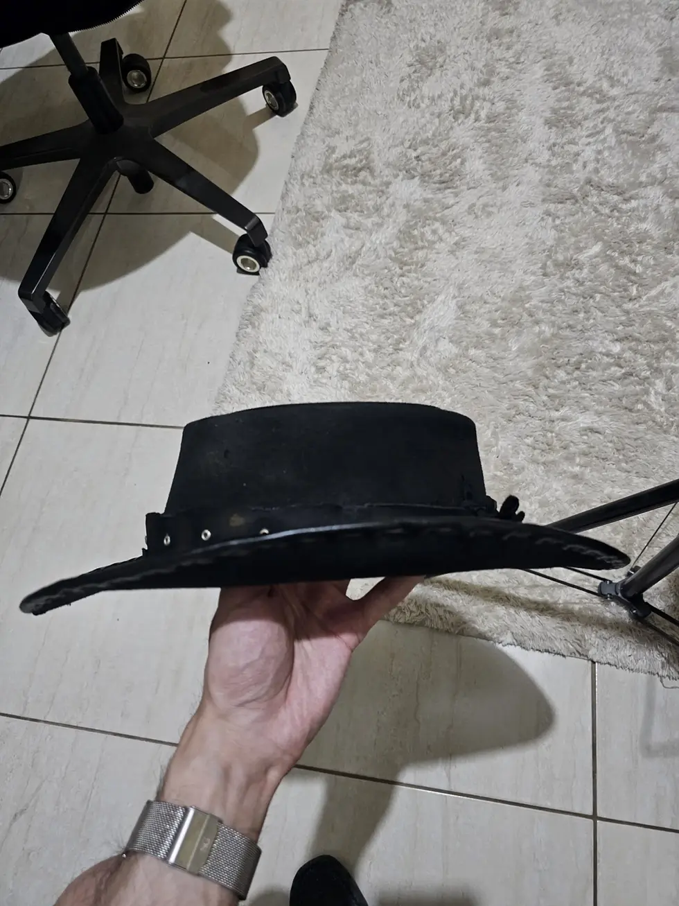 Thumbnail: DeadMan’s gun - in hand