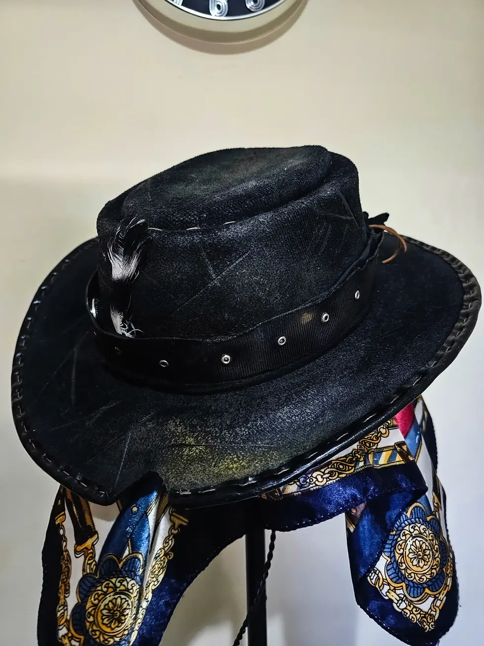 Thumbnail: DeadMan’s gun - right detail