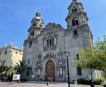 Iglesia Virgen Milagrosa in daylight.