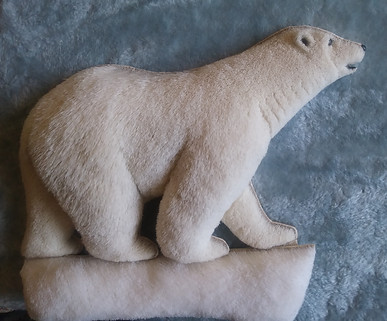 Polar bear on Lg Alaska picture.jpg