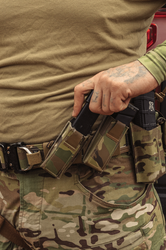 Ukrainan Special Forces extracting a pistol magazine from a BALAK Wear Elastic Basilisk 40° Pistol mag pouch on his belt