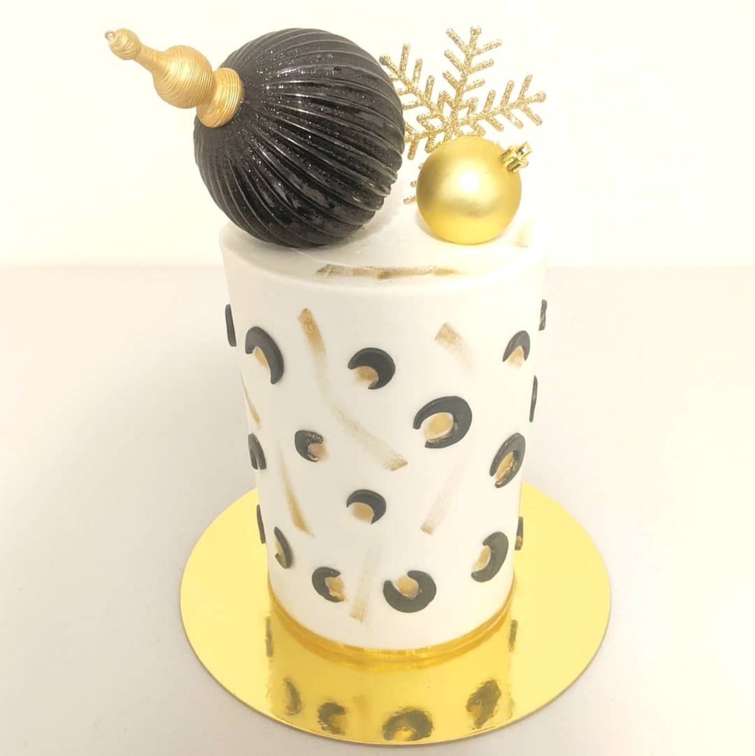 Holiday Ornament Cake