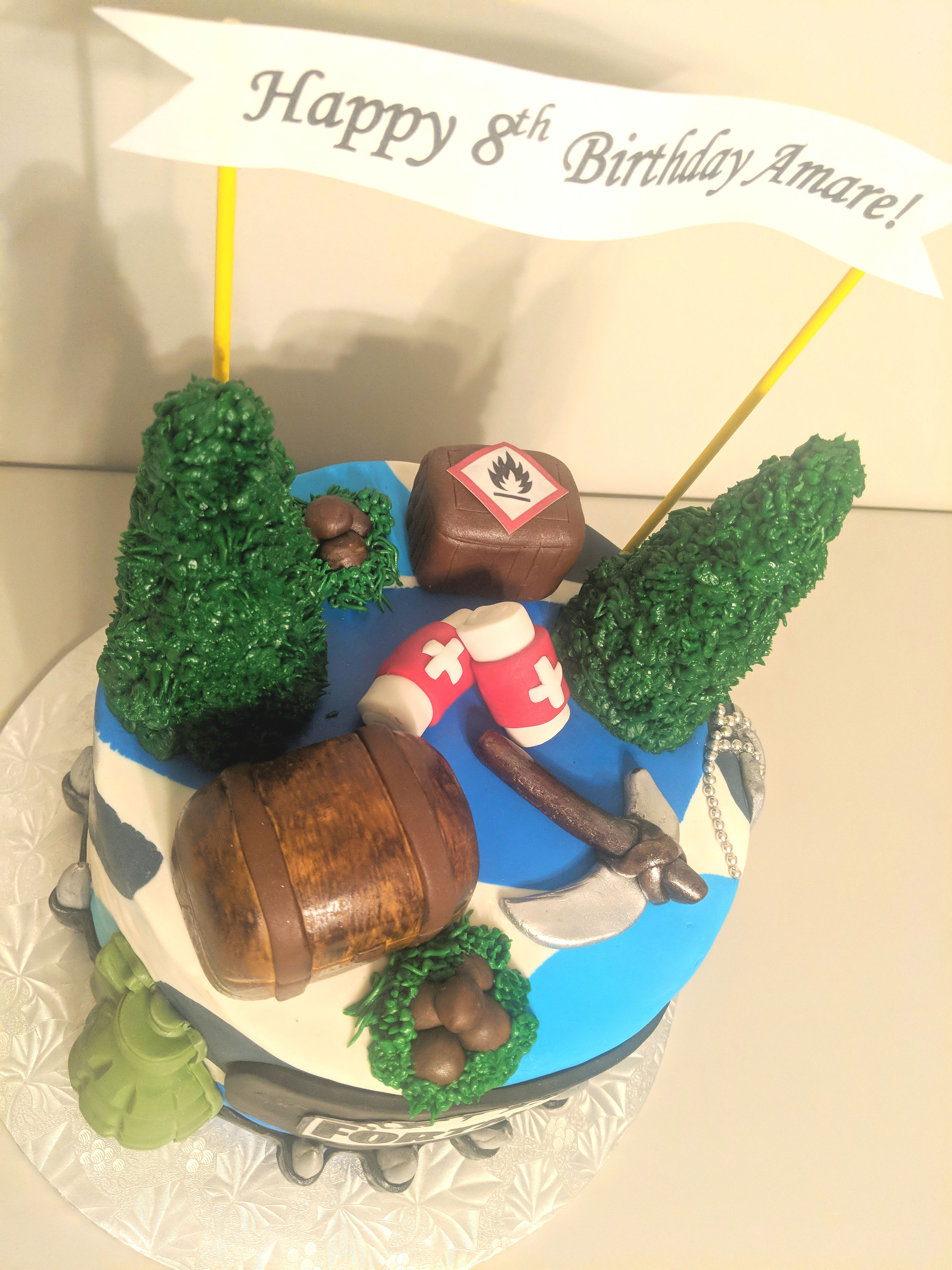 Fortnite Birthday Cake (closer look)