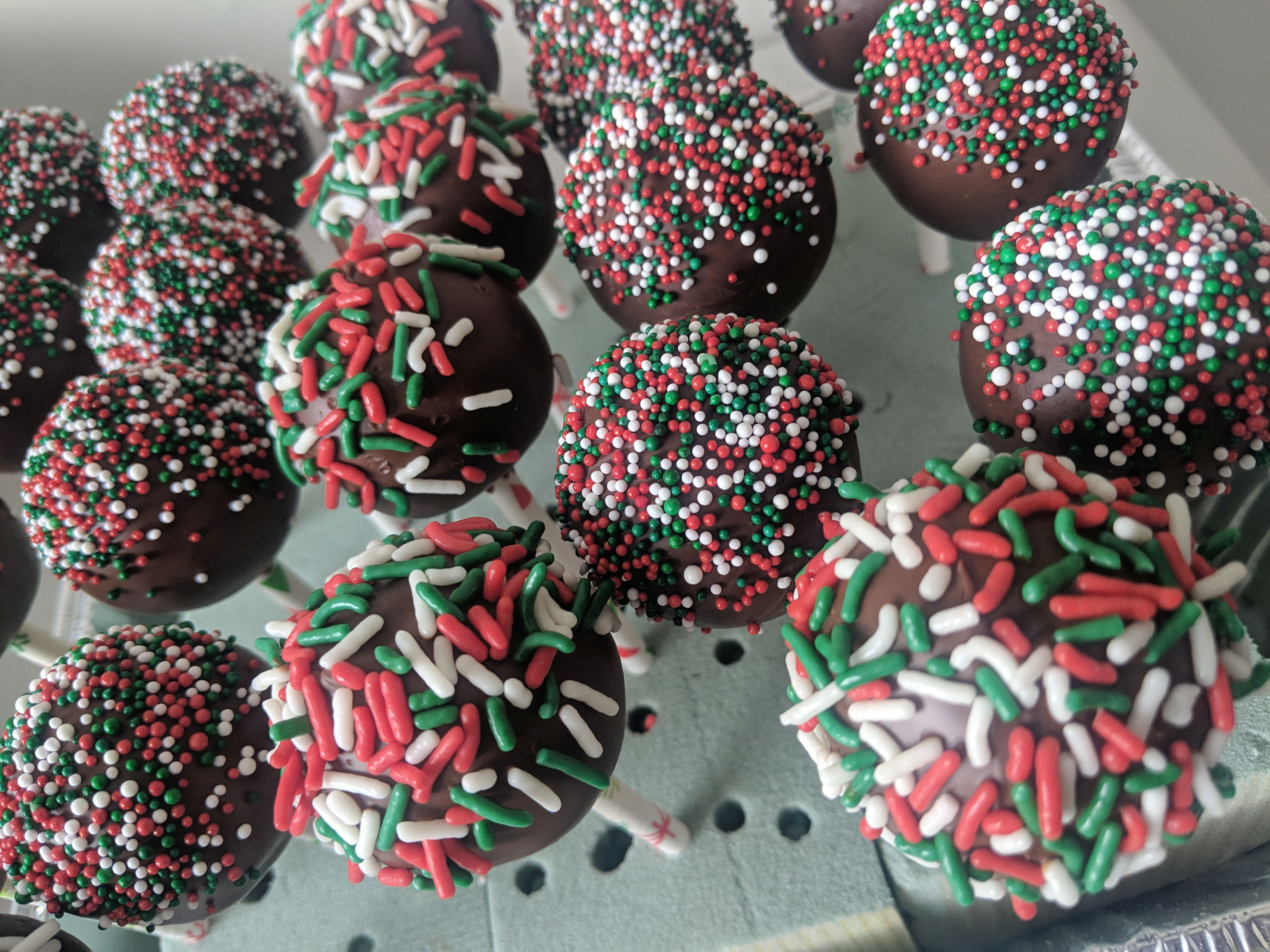 Red & Green Holiday Cake Pops