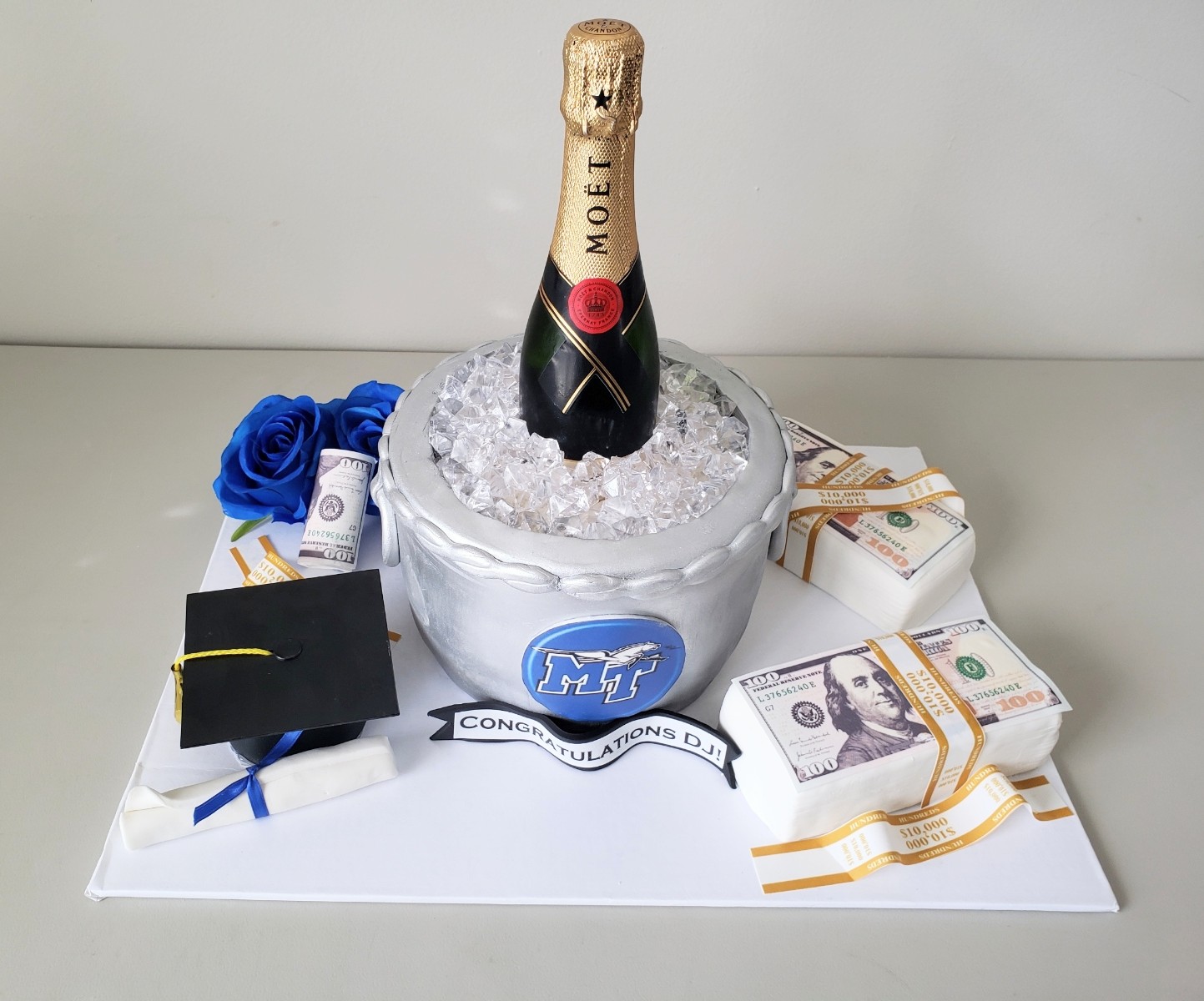 MTSU Graduation Cake