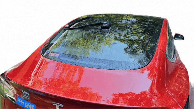 Aftermarket rear wiper, Geckowiper, mounted on Tesla 3 rear window
