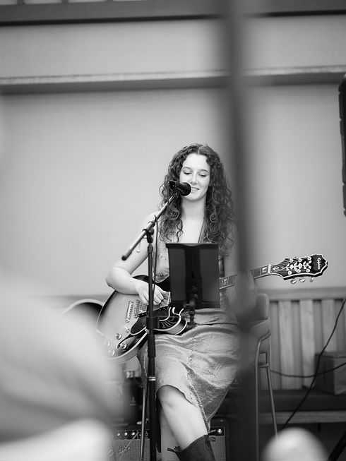 Hannah acoustic wedding singer.jpeg