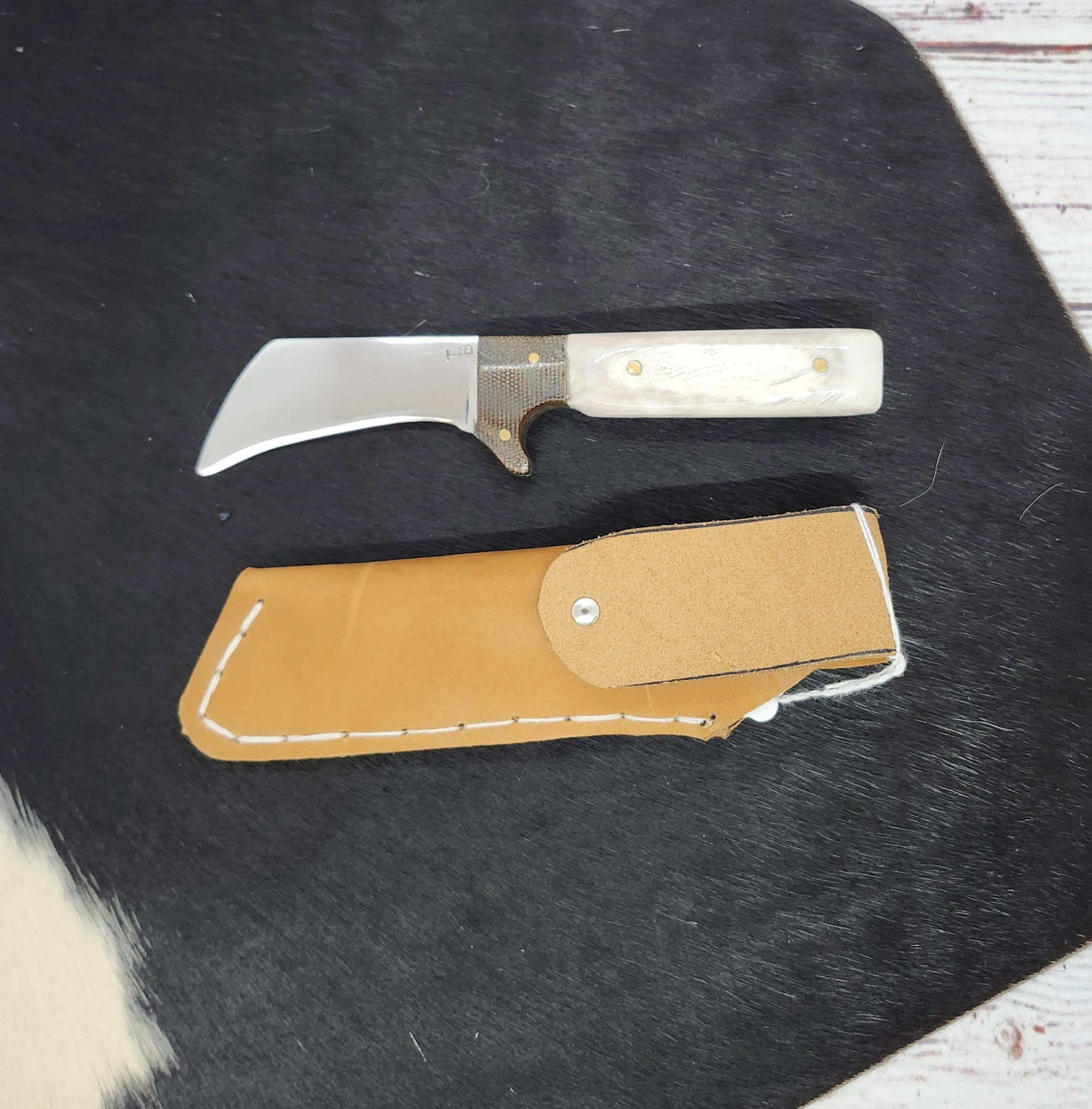 B71 Hawk Bill Knife