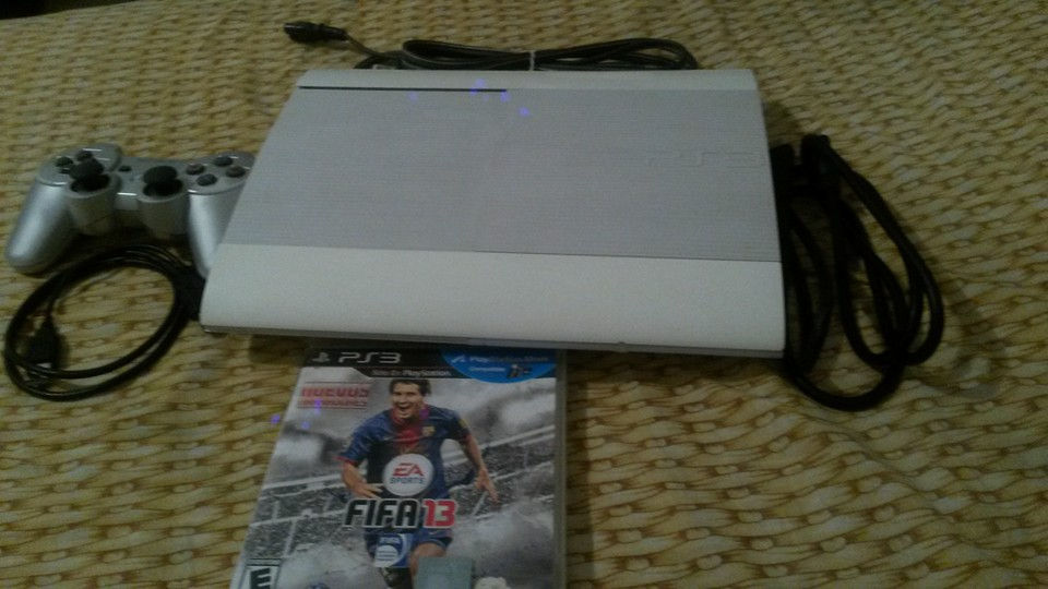 Miniatura: Playstation 3 de 250Gb Super Slim blanca