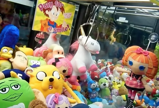 claw-machine-with-plushies-rental-singapore.png