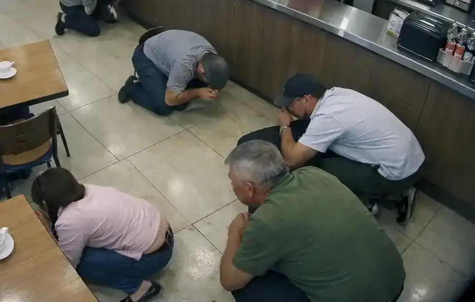 PERSONAS AGACHADAS.webp