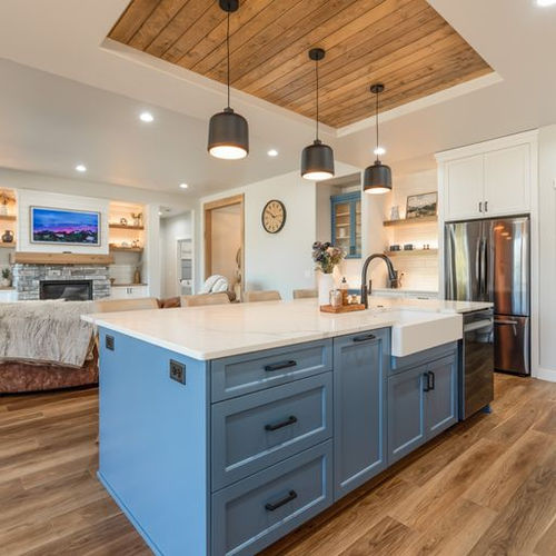 Casey-LariatLoop-05-Kitchen01.jpeg