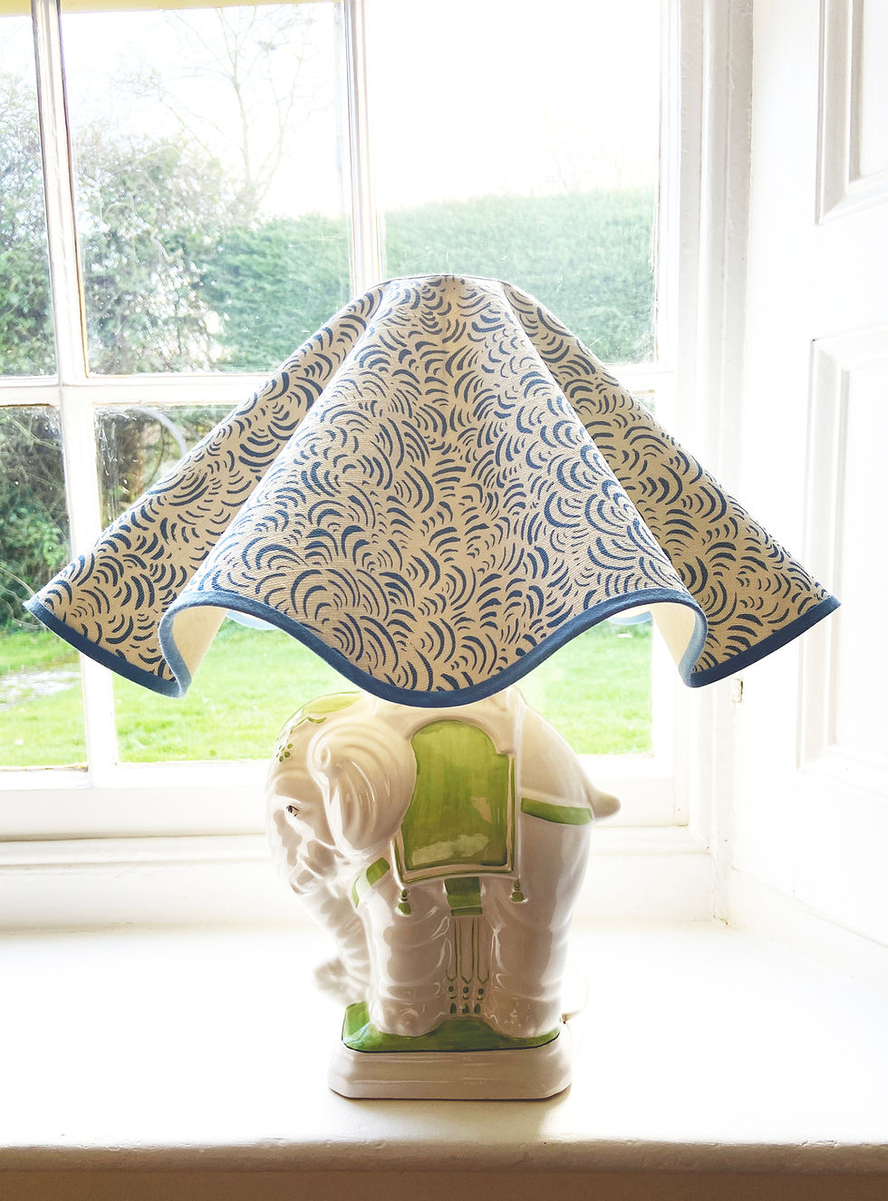 Thumbnail: Large Wavy Lampshade
