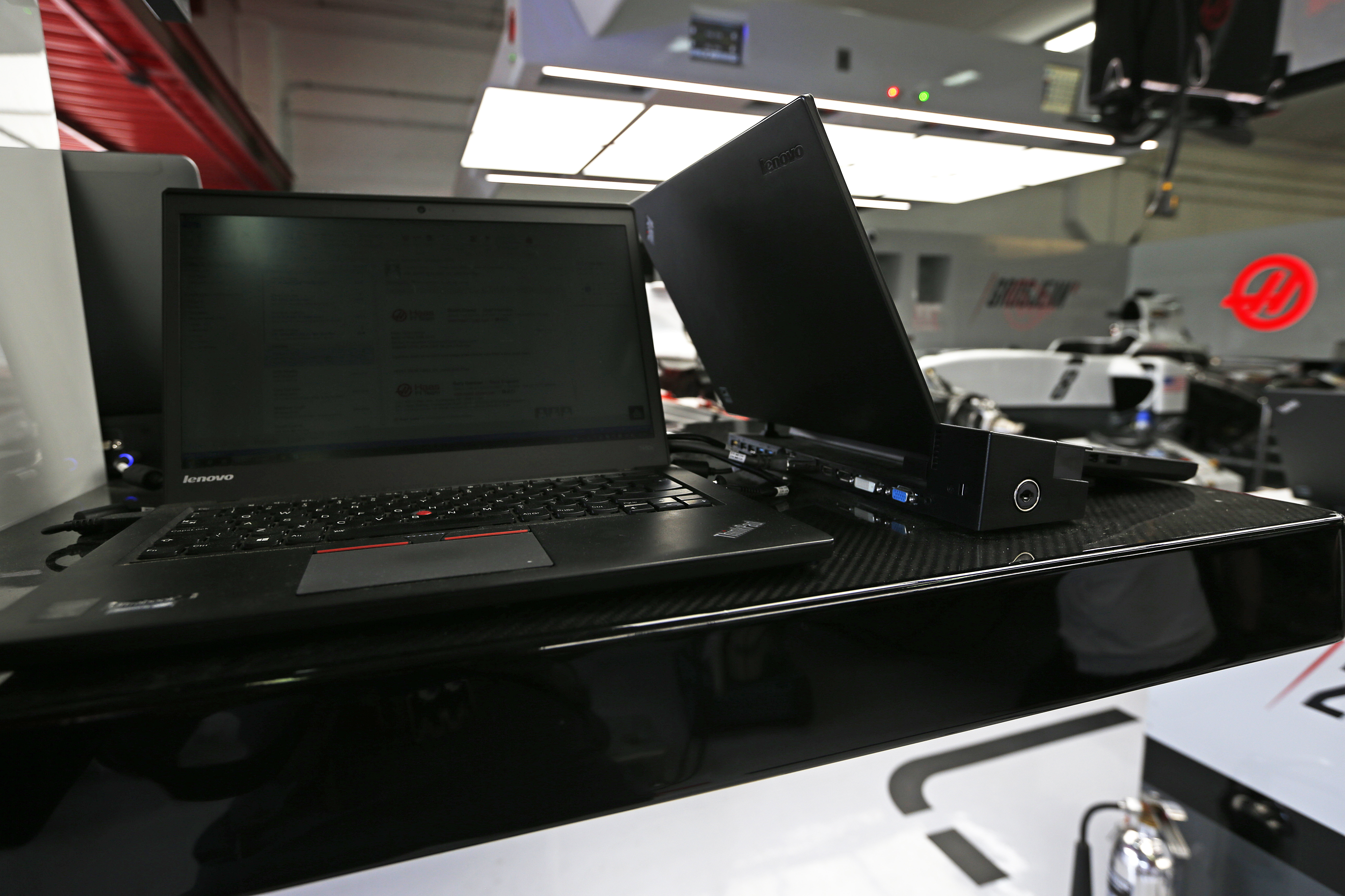 Haas F1 Mechanics Station