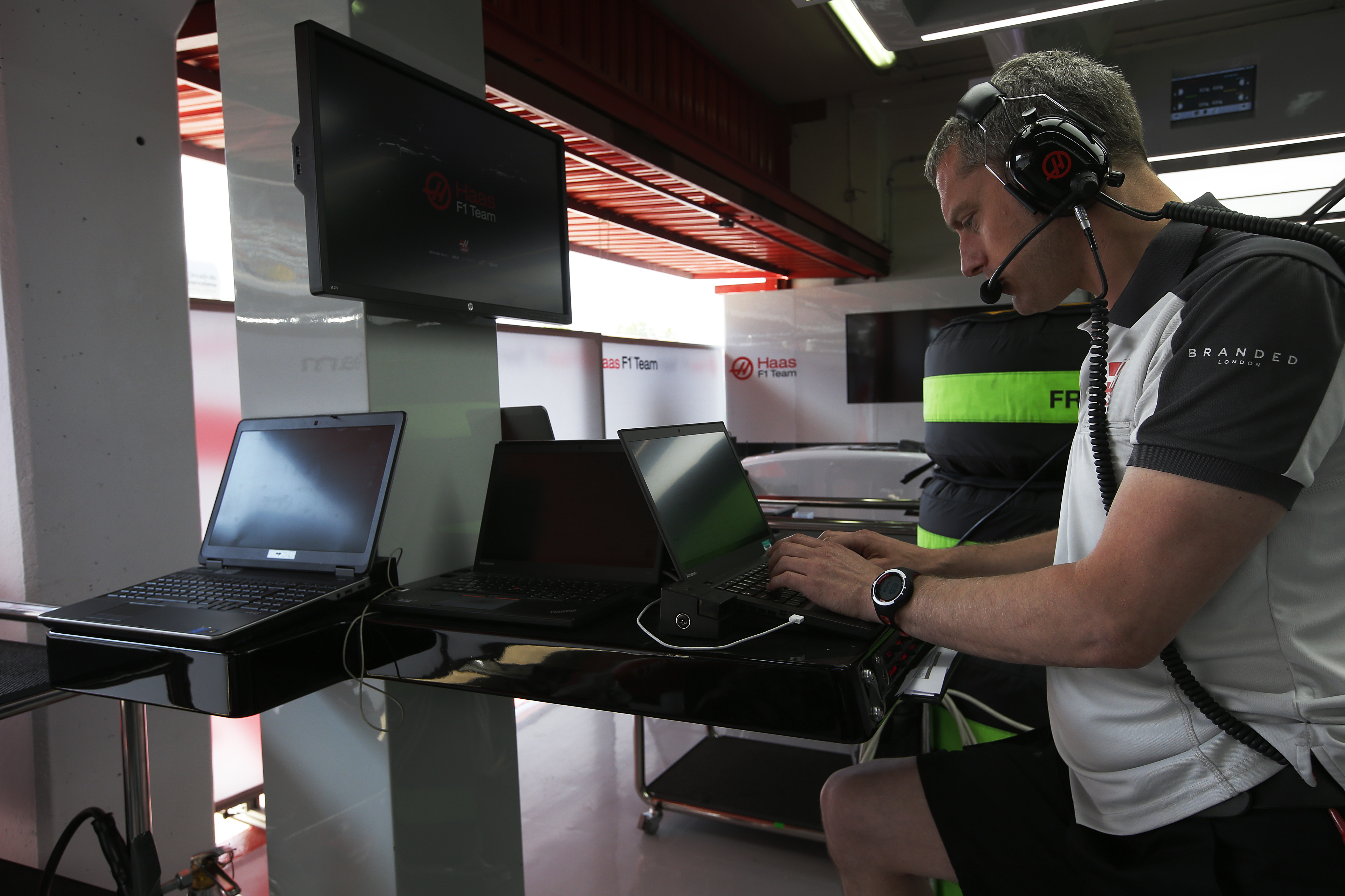 Haas F1 Mechanics Station