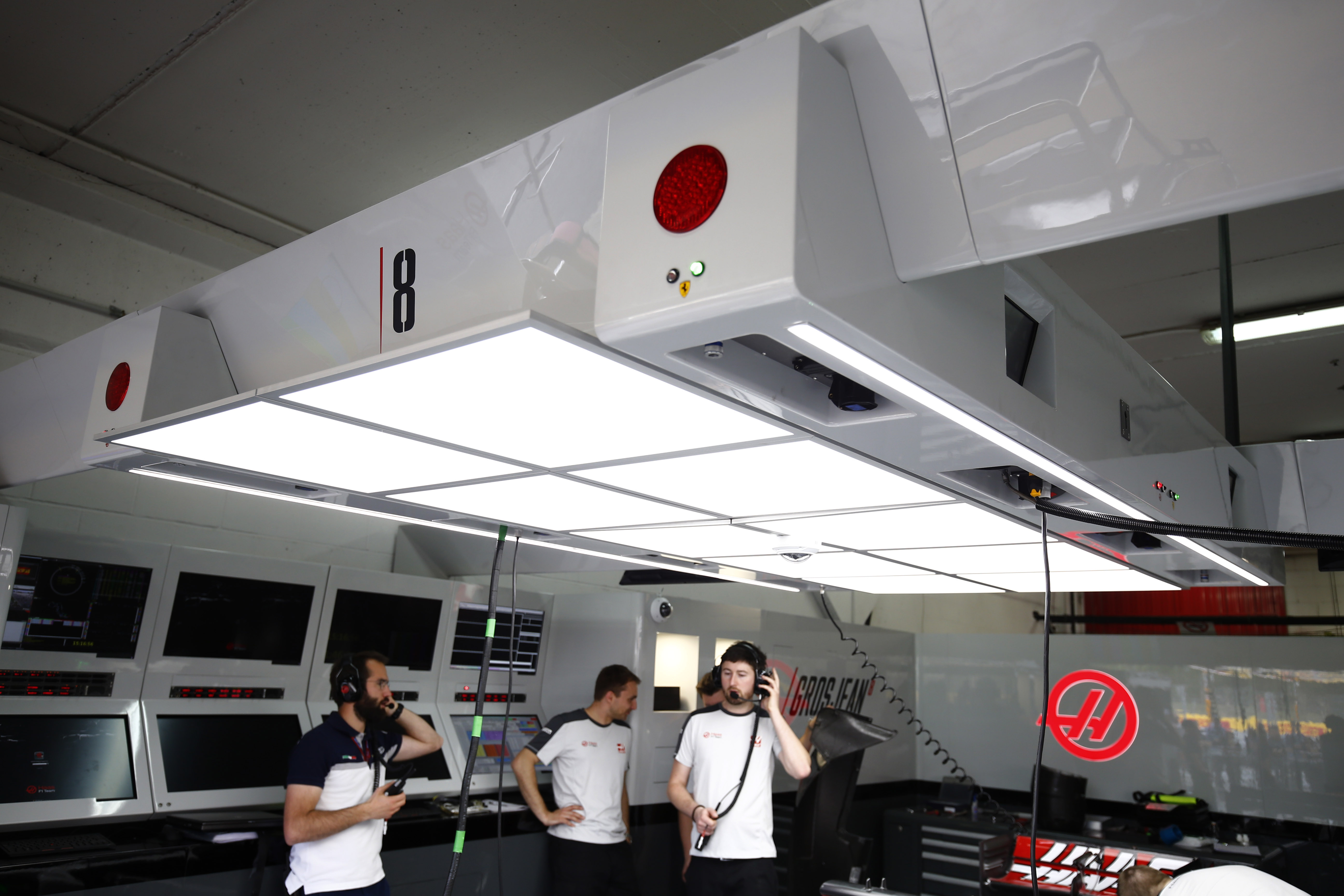 Haas F1 overhead light pods