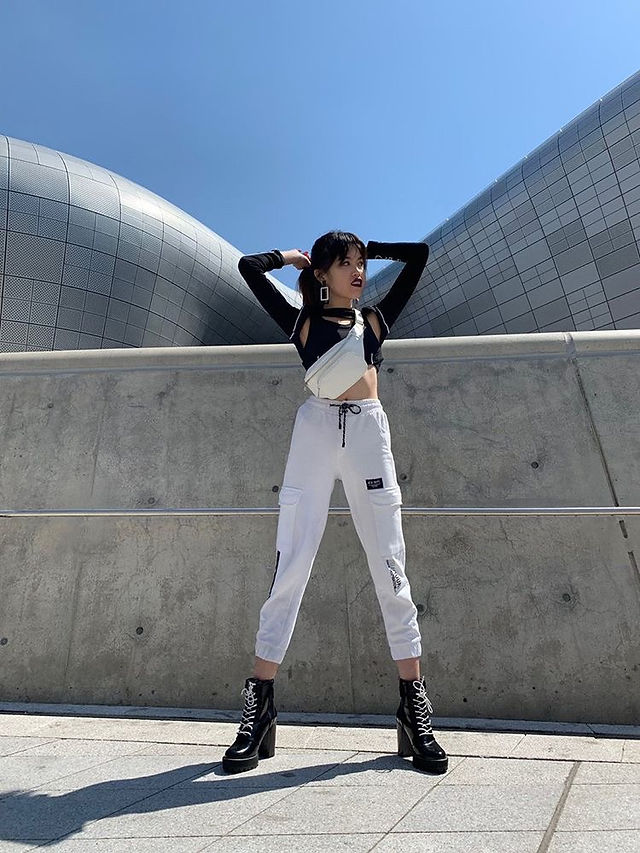 SFW Fall/Winter 19 (photo of Samantha Bong)