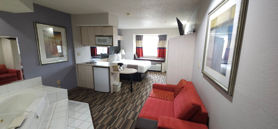 Microtel Inn & Suites Claremore Hotel Jacuzzi Suite