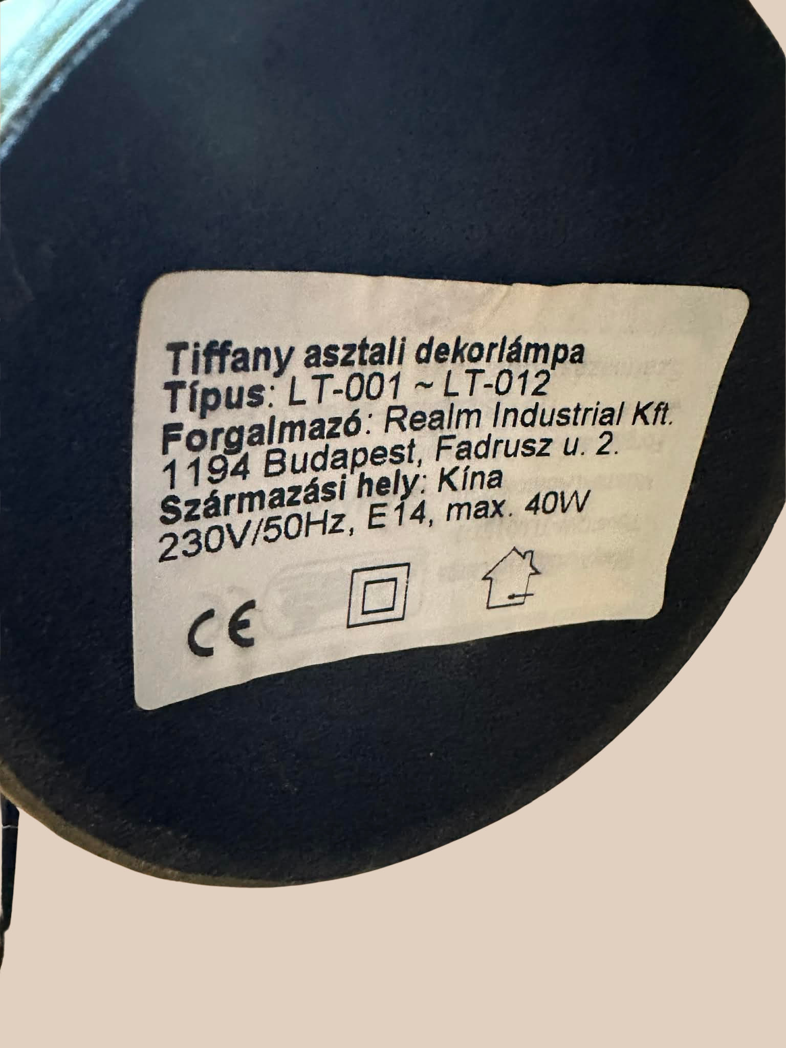 „Borostyánfény” – Tiffany stílusú üvegmozaik asztali lámpa