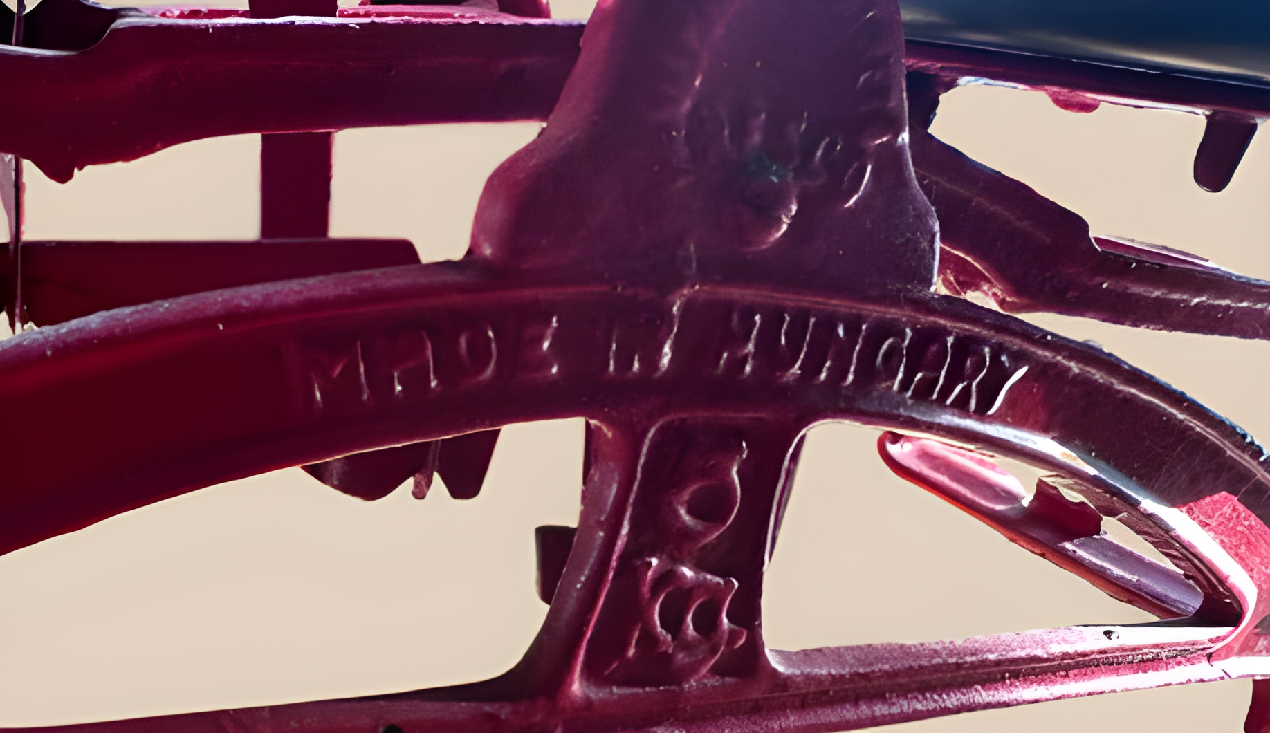 The pride of the spice merchant - Cast iron scales in Salgótarján
