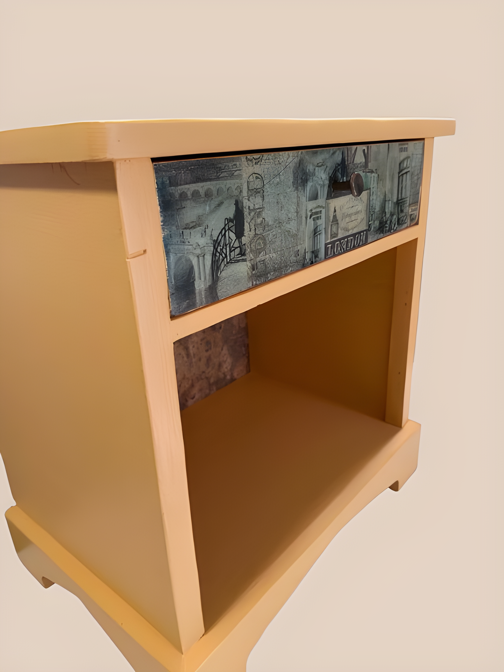 London in the sun – vintage bedside table
