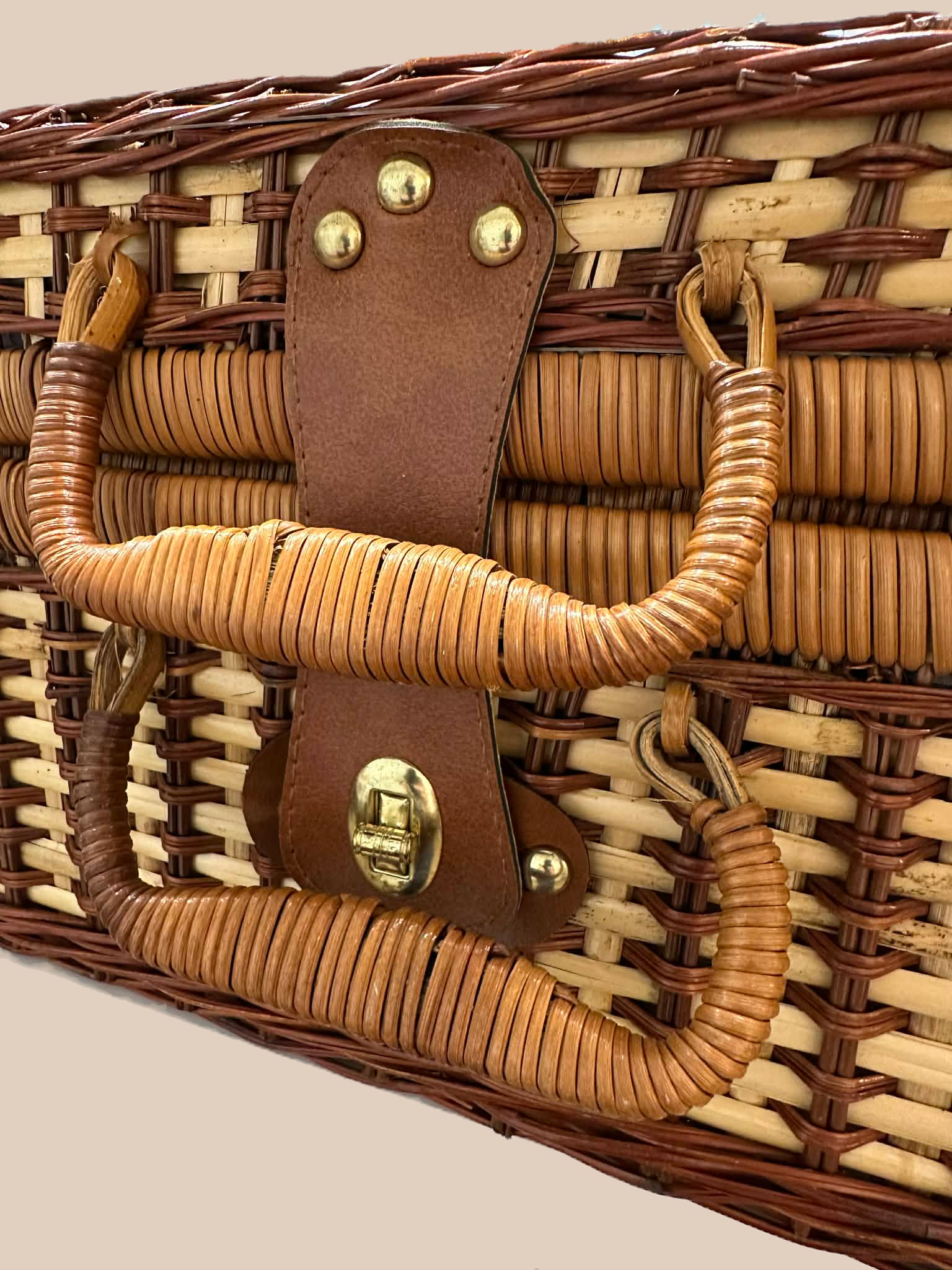 „Sunday Escape” – 4 személyes vintage piknikbőrönd