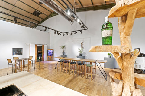 Versatile event location with industrial charm: Flexible space for unforgettable events in an inspiring industrial atmosphere.
