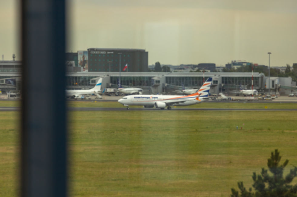 samoloty na lotnisku Chopina w Warszawie, projekt employer branding PAŻP – fotografia biznesowa Wojciech Olszewski