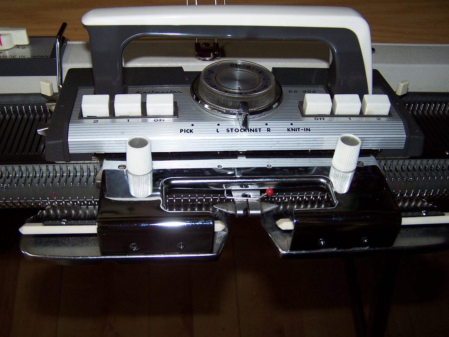 Knitmaster 302