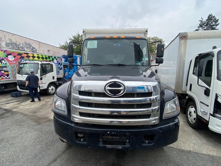 Used truck #213, Hino 2017 Hino 24’Dry w/gate